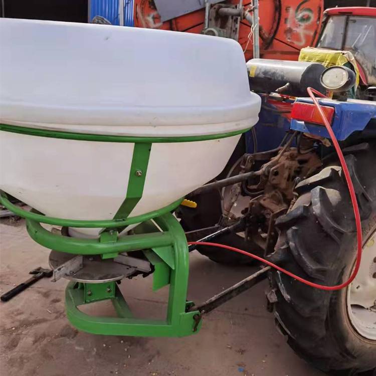 颗粒复合肥抛洒机传动轴带动施肥器省人工化肥扬肥机科瑞机械