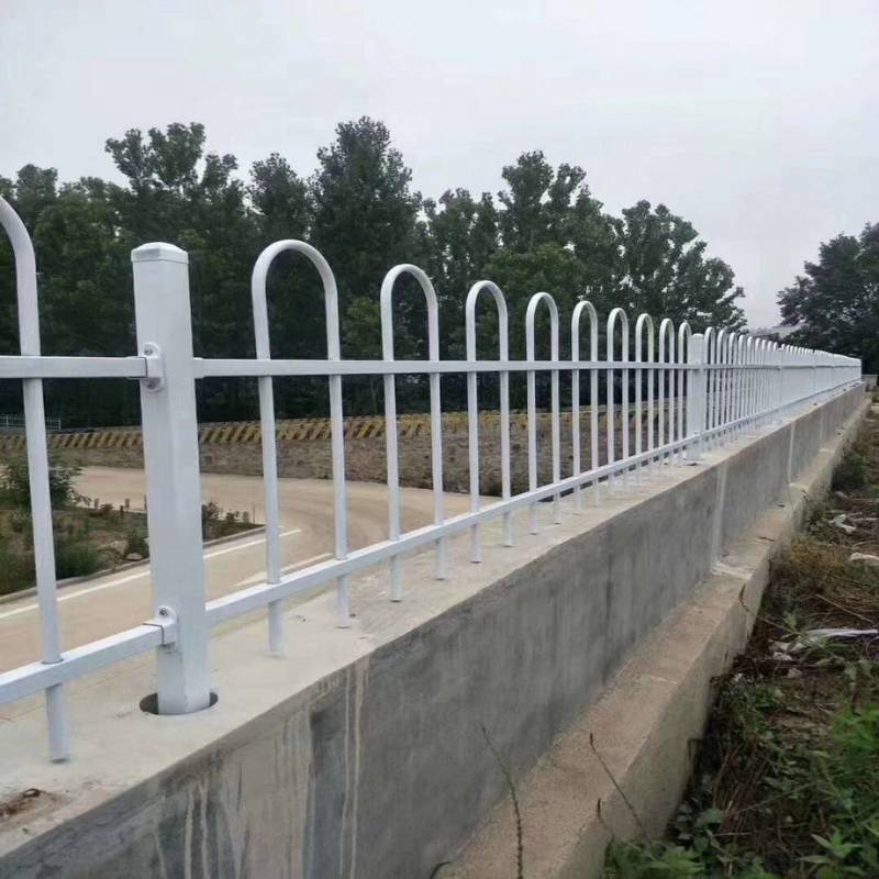 围墙专用锌钢护栏伸缩式围栏福州福清镀锌方管围墙栏杆