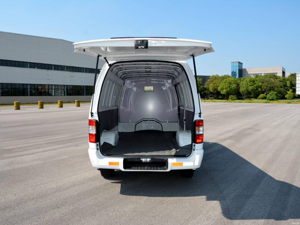 湖南长沙众泰新能源纯电动物流面包货车