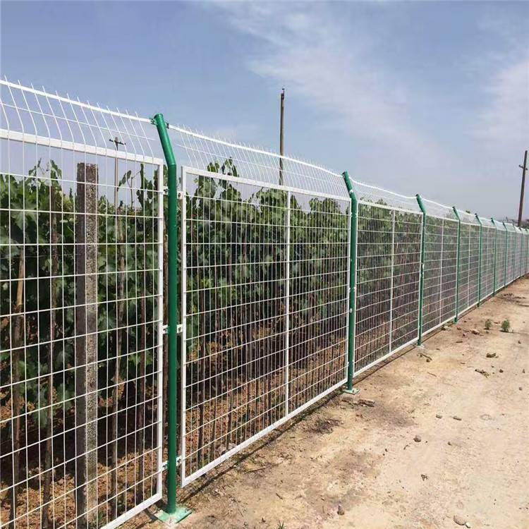 公路护栏网价格 加工定做 围栏网 万泰