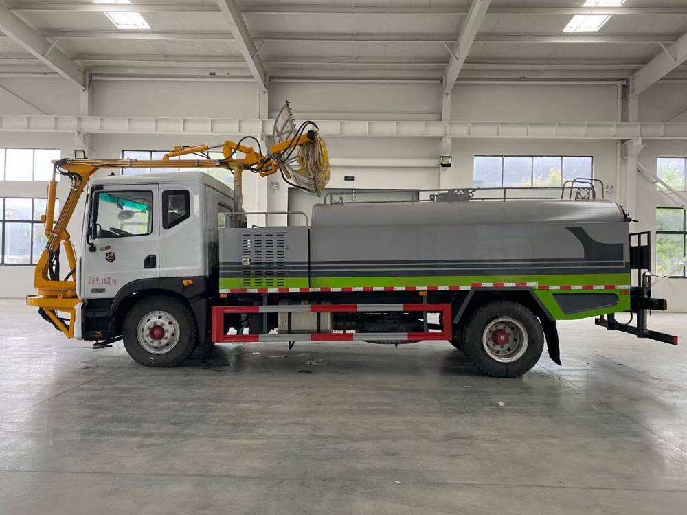 5吨双面城市护栏清洗车高速公路护栏清洗车多少钱一辆