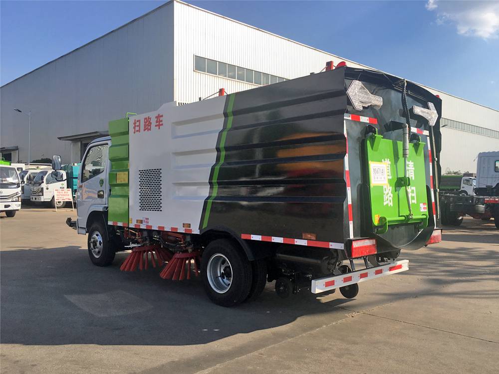 扫路车