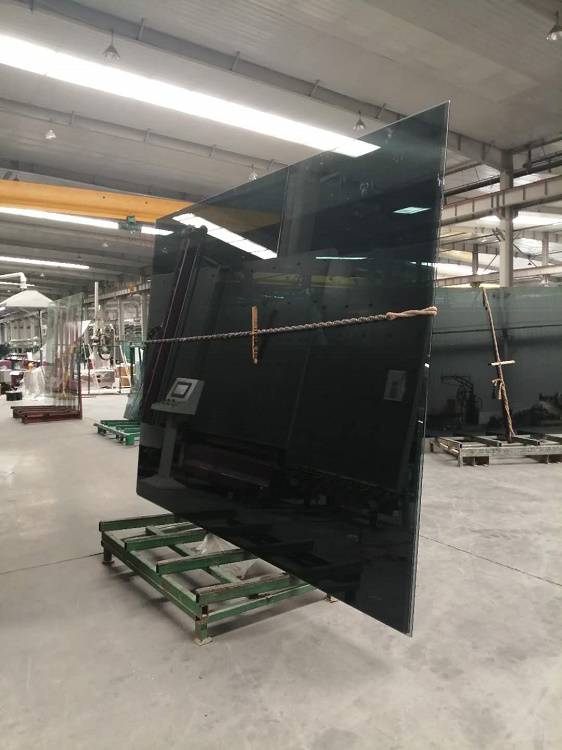 北京市河北12mm厚灰玻黑玻钢化玻璃12厘弯钢化玻璃夹绢超白玻璃