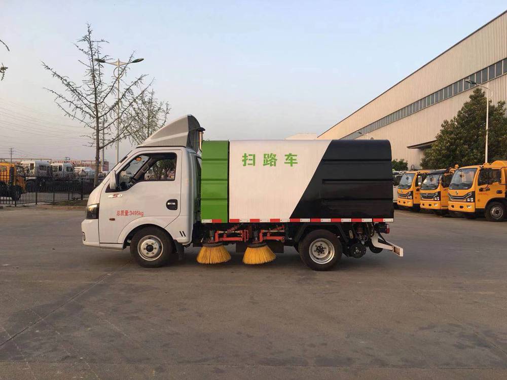 扫路车