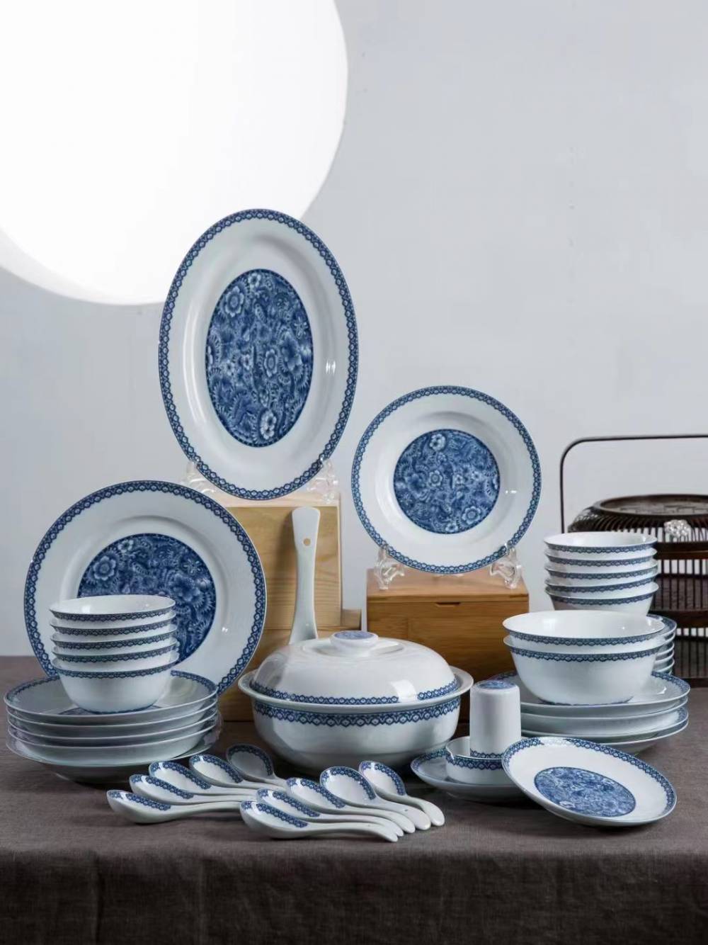 58头青花餐具景德镇高白瓷碗盘乔迁礼品中式古典陶瓷