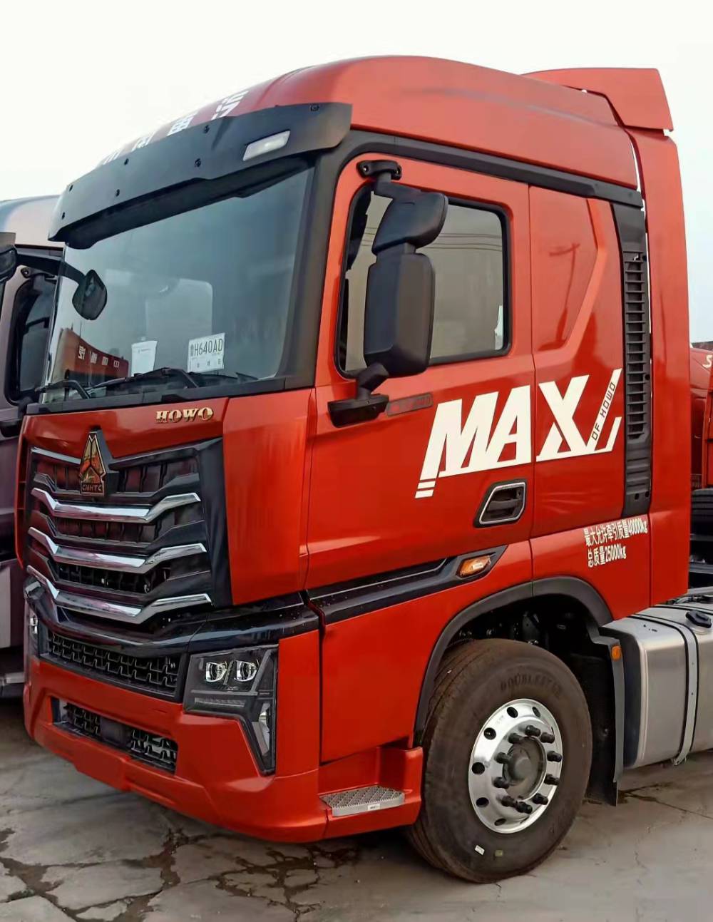 国六排放豪沃max牵引车