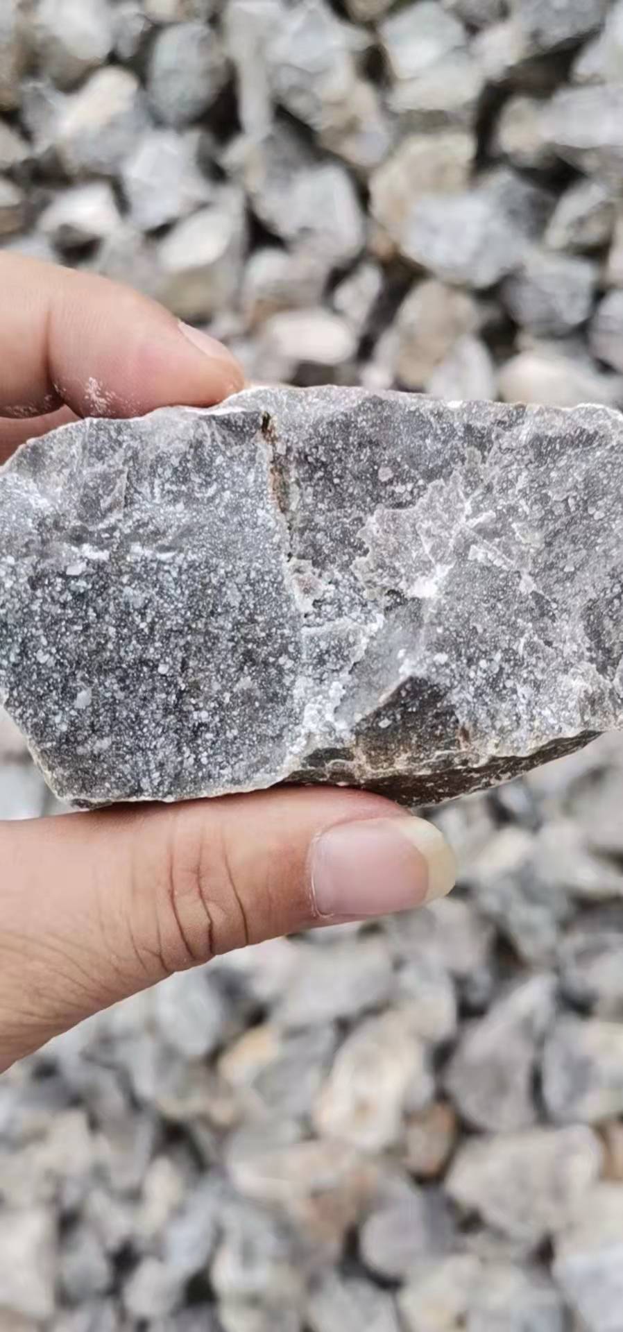 湖北高钙石供应商公司联系方式25高钙石58石子上船批