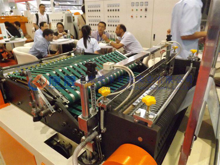 厂家供应广东快递袋一体机节省人工塑料生产设备提供整条生产线免费