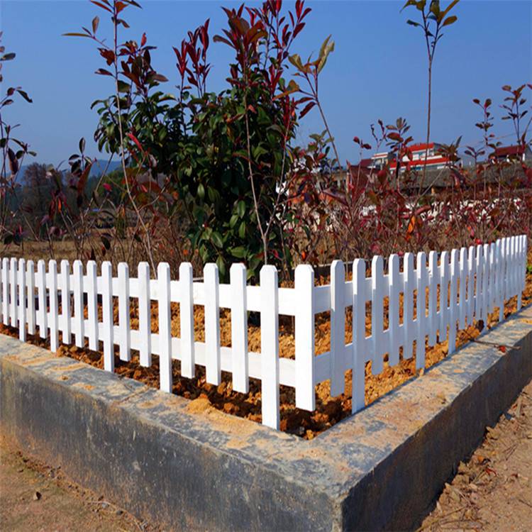 佳星别墅花园防腐木围栏出售防腐木护栏欢迎选购