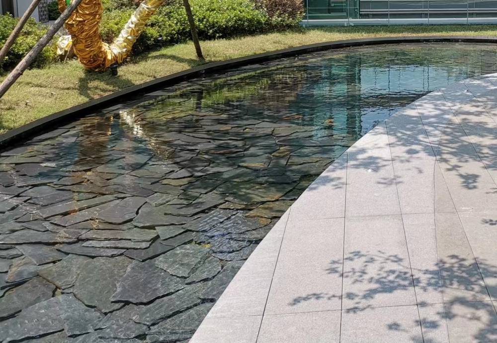 公园景墙园林步道铺贴不规则黄锈色碎拼石石屹板岩乱型石