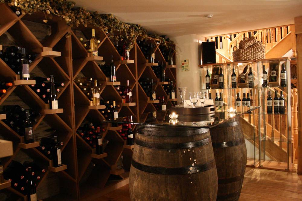 供应郑州红酒会所装修要装修出红酒的味道,红酒会所设计,郑州红酒店