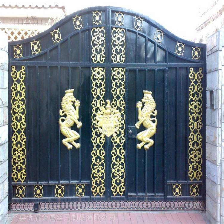 生产别墅铁艺大门喷漆表面处理