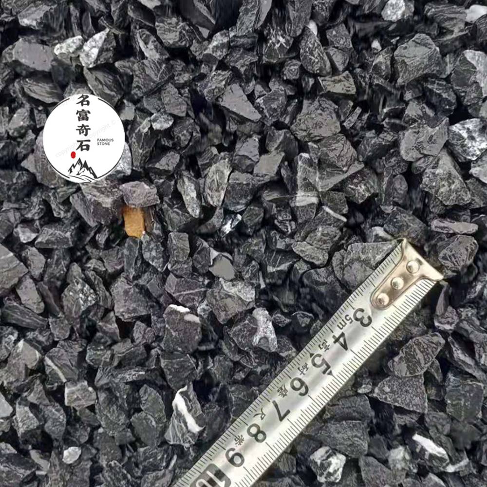 砾石灰黑色小石头,英德砾石出售原产地,铺地建筑石子图片