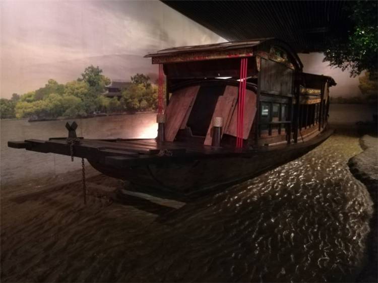 公司***生产各类景区画舫船,仿古观光船,欧式木船,贡多拉,景观装饰