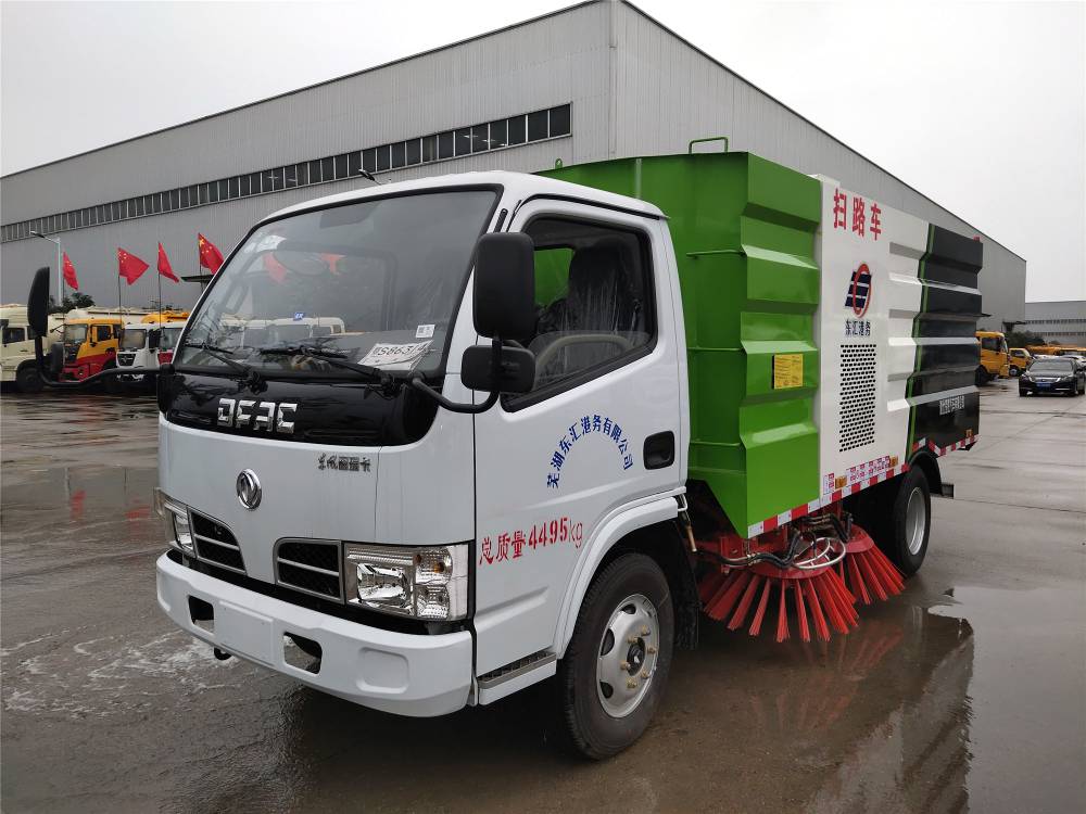 扫路车