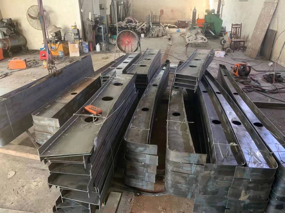 定做膜结构车棚大梁自行车雨篷钢结构加工车棚镀锌管异形钢梁配件