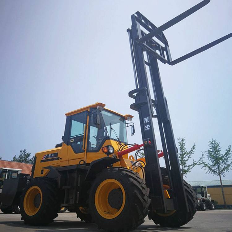 贵州安顺15吨越野叉车叉铲两用车采用铰接车架