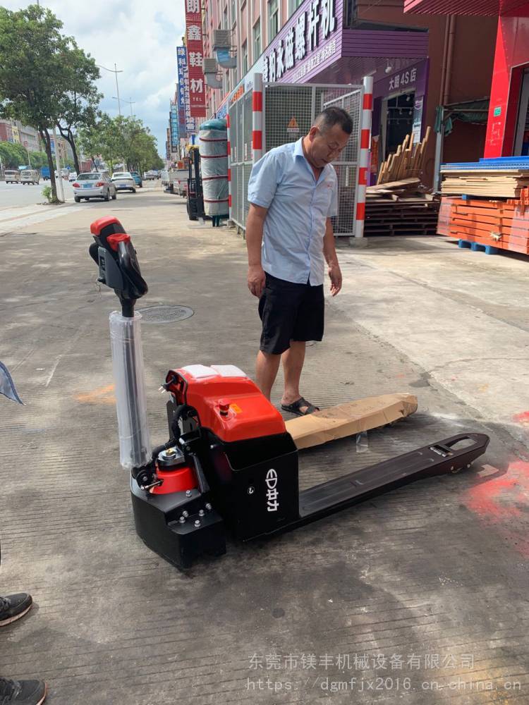 中力大金刚电动搬运车2吨电动托盘车电动叉车强劲爬坡