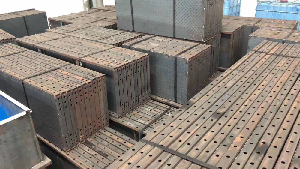 厂家供应全自动方管冲床方管冲孔下料一体