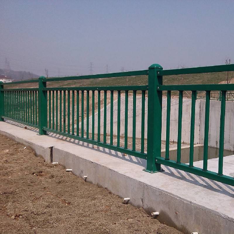 镀锌管市政护栏淮联15米高市政护栏不脆化市政护栏批发