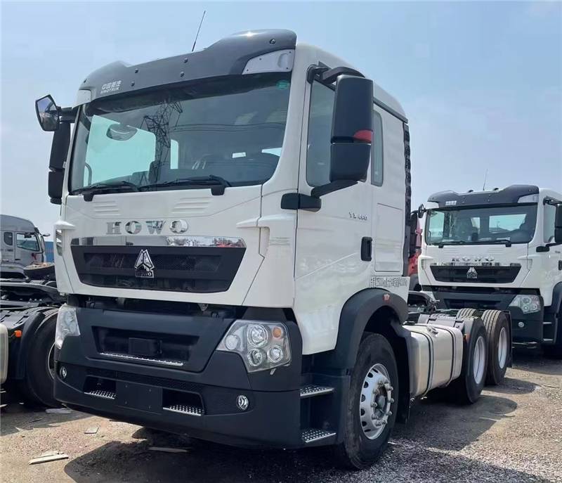 中国重汽6x4驱动豪沃tx牵引车库存