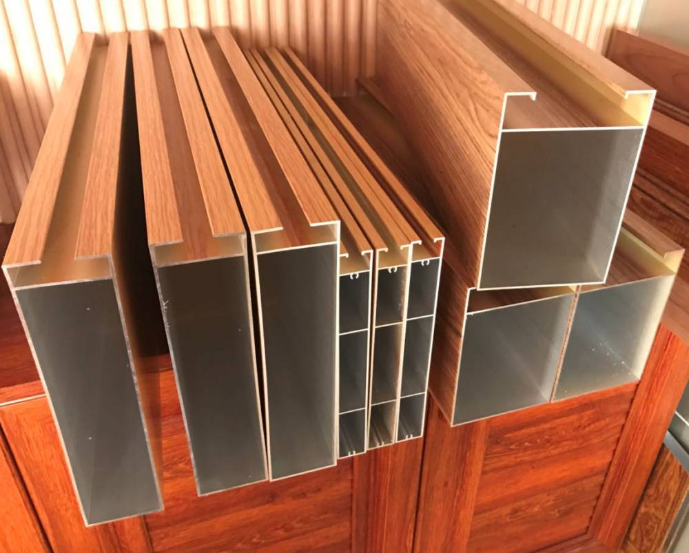 厂家木纹u型铝方通白色四方管造型拉弯铝方管造型门头幕墙装饰弧形铝