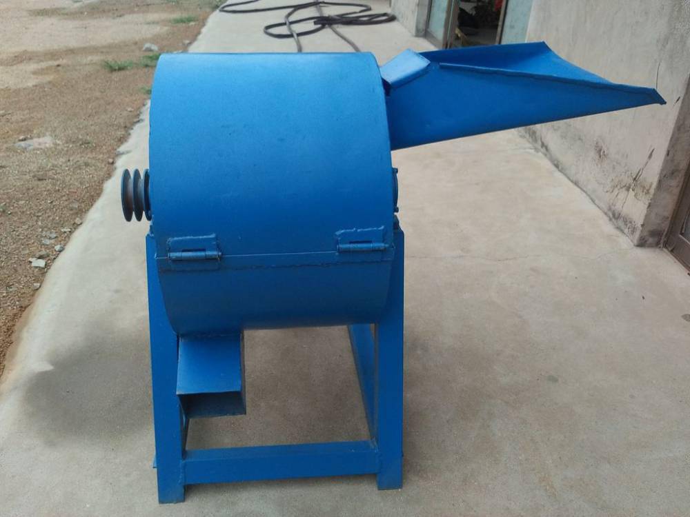 打浆机工作视频小型锤片式鲜地瓜破碎机养殖用饲料机图片