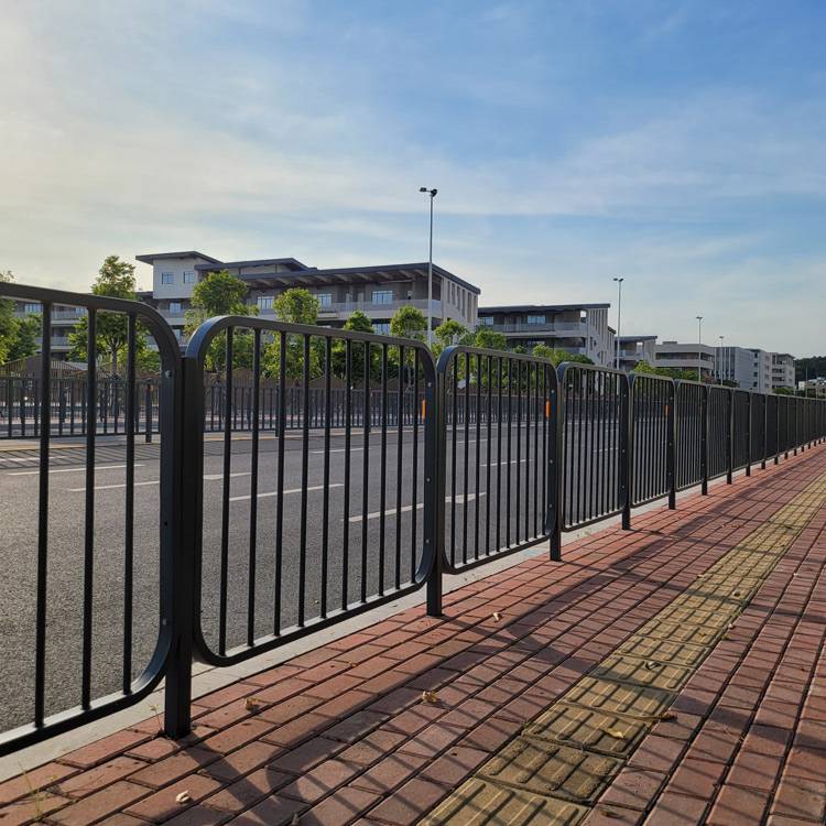 广州港式护栏市政道路安全护栏灰色人行道防撞栏杆
