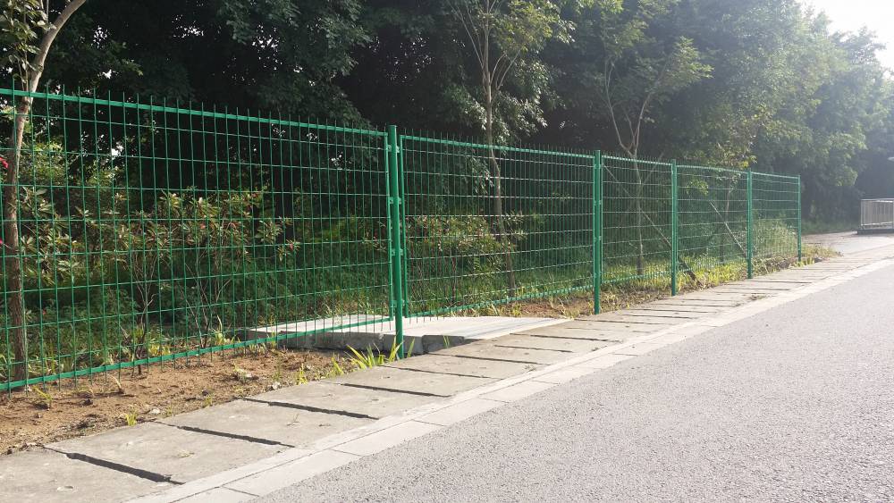 海南公路中间绿化围栏网 南繁基地养殖护栏网 包胶绿色铁丝网现货