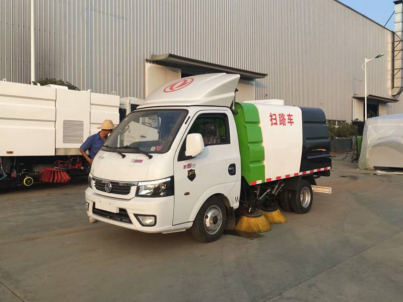 扫路车