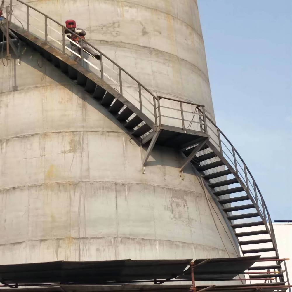 【烟囱之字形钢折梯 z形爬梯 螺旋形楼梯 旋转形钢楼梯的设计安装】