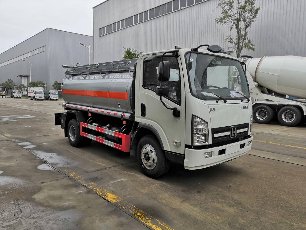 出口非洲5吨流动加油车四驱越野8吨油罐车