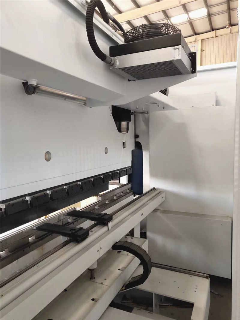 二手德国通快数控折弯机1000kn折弯长度3060mm进口折弯机