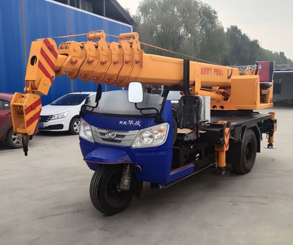 小型32吨自制起重机自制三轮小吊车生产厂家