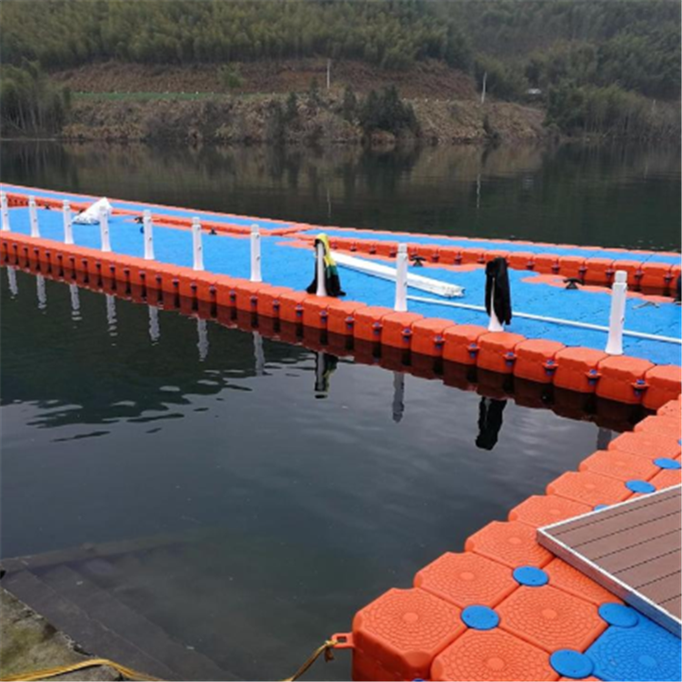 环保塑料浮桥栈道浮箱摩托艇游船艇泊位钓鱼浮筒平台连体浮箱图片