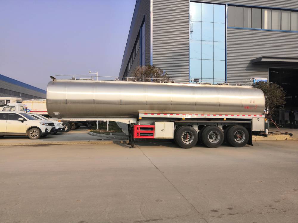 不锈钢鲜奶运输车半挂厂家新鲜牛奶保温车