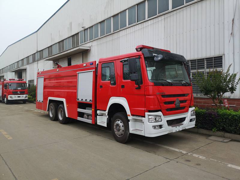 采用重汽豪沃底盘改装而成的howo16吨水罐消防车价格及性能简介