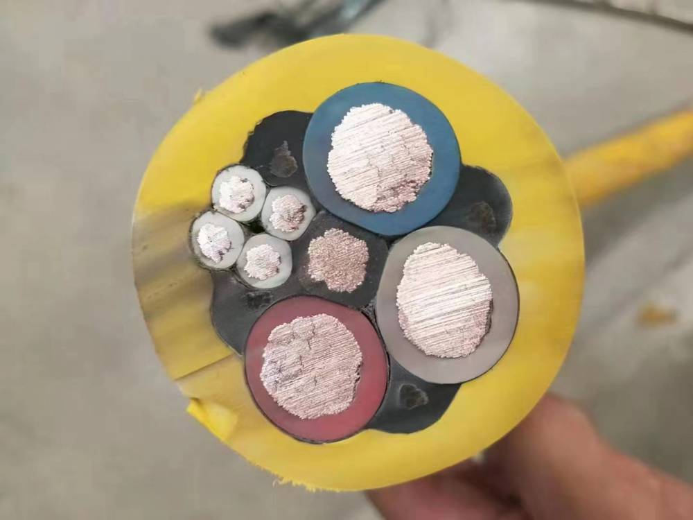 杭电股份：估量2025年全年亏本300亿元 净利润同比下降31759%