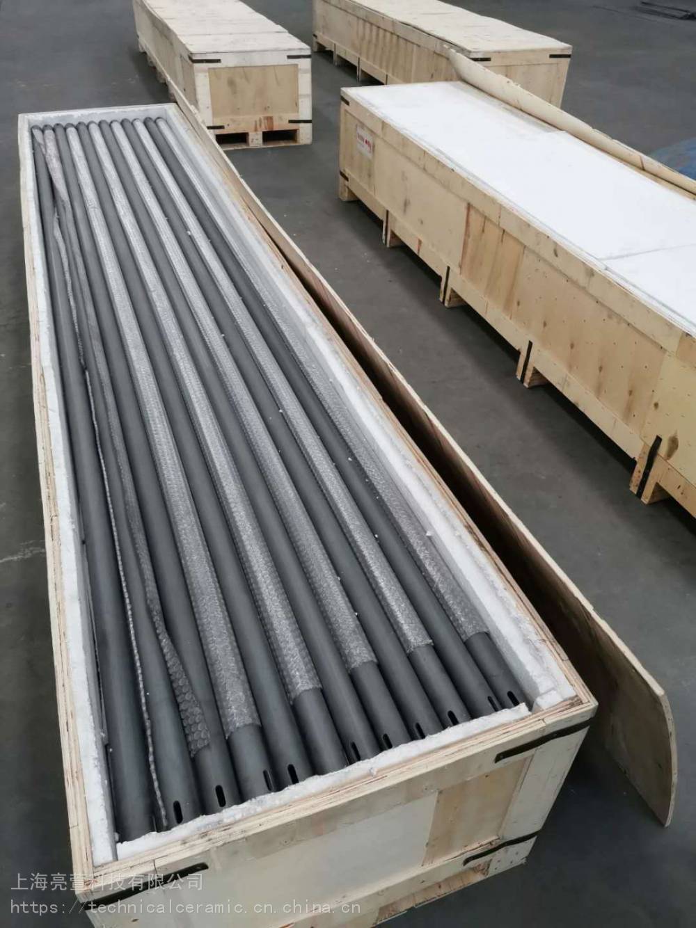 反应烧结碳化硅辊棒碳化硅陶瓷棍棒圆棒锂电窑炉辊道窑用碳化硅管传动