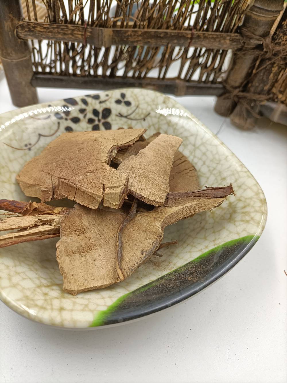 【来源】药材基源:为蔷薇科植物梅的根【别名】茅梅根,茅莓根,蛇泡筋