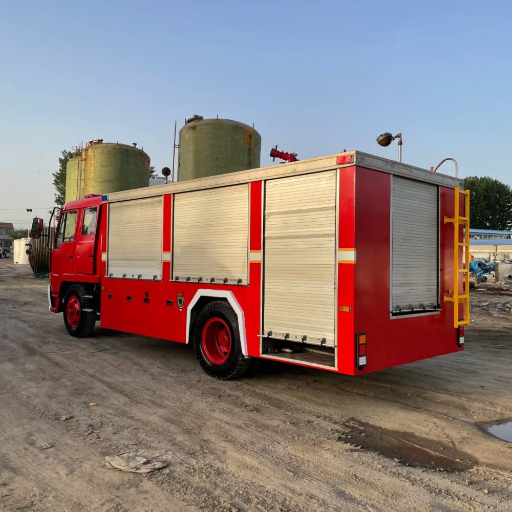 东风小型消防车民用消防灭火车大量退役消防车验车付款