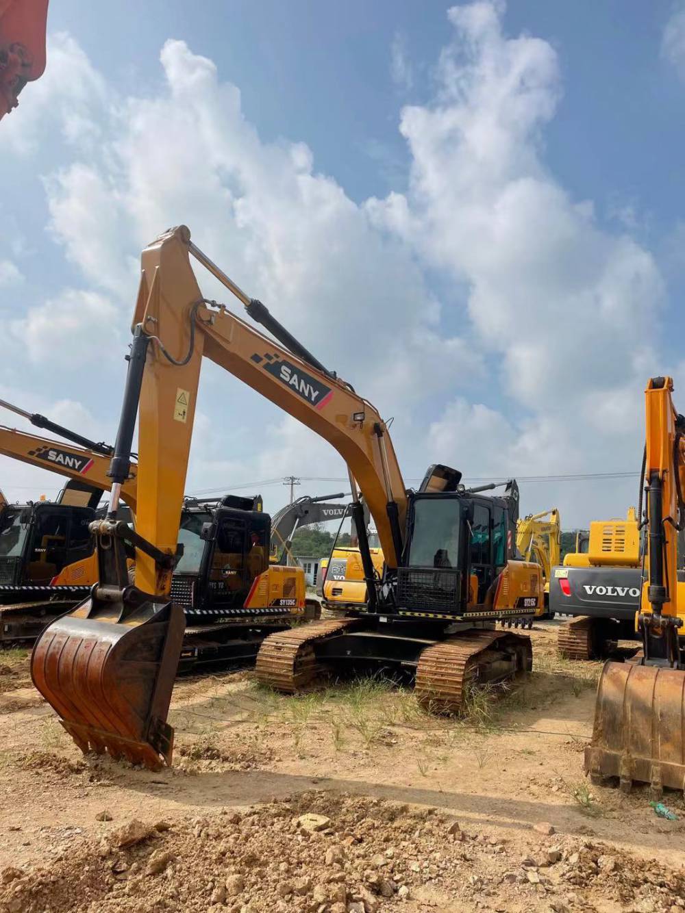 急转二手挖掘机三一21510三一二手挖掘机手续两年全国免费配送急