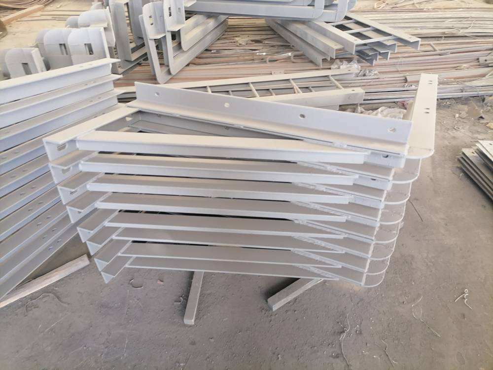 山东莱芜吊围栏交底吊围栏是高铁吊围栏预埋槽道堵塞