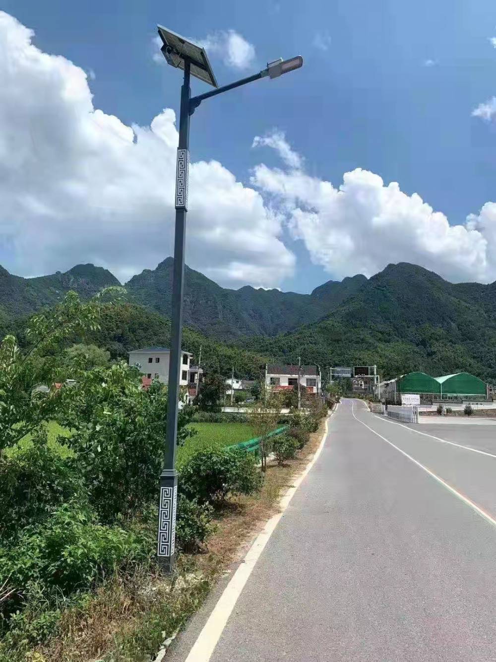 太阳能灯 工程道路照明路灯8米户外灯 农村家用太阳能投光灯