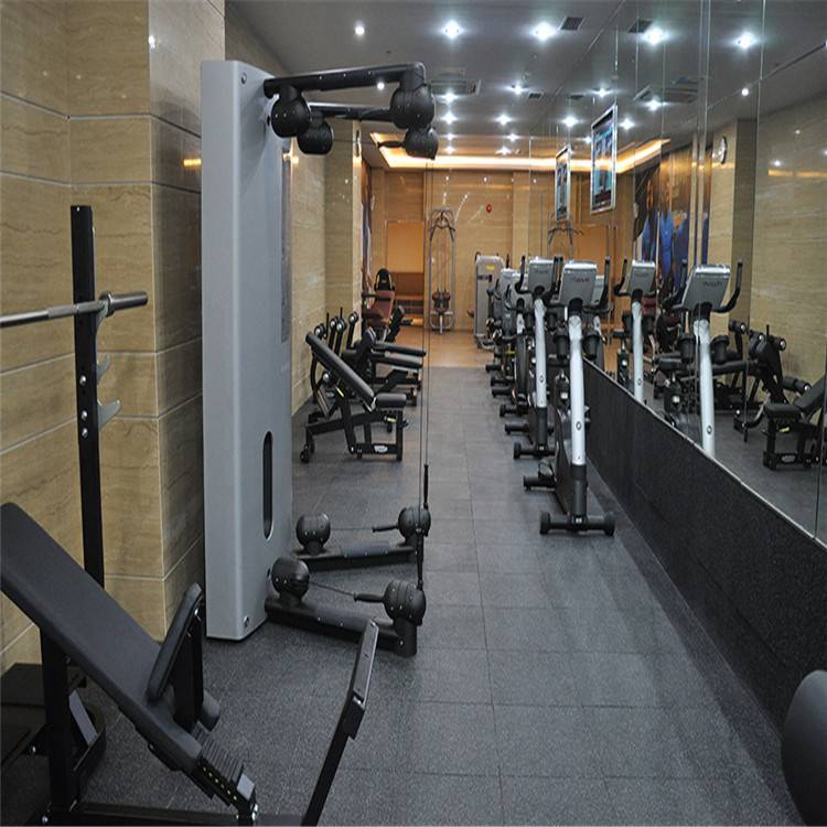 丹东 加厚室外橡胶地垫 健身房力量区橡胶地垫 可定制100*100cm