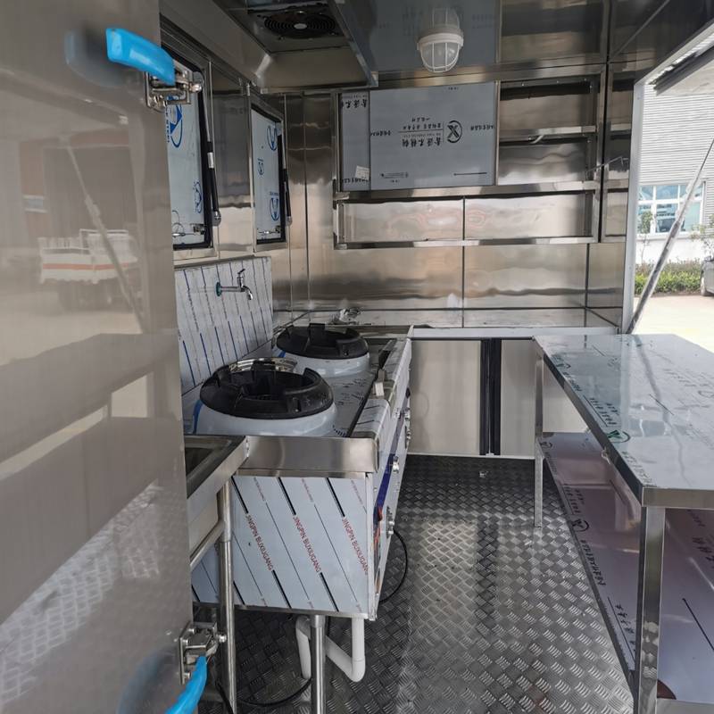 国六东风多利卡流动餐车小吃车小吃车图片路边摊