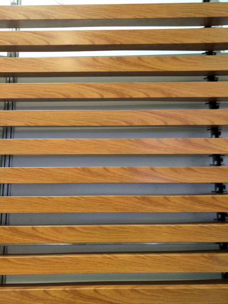 茶餐厅棕色铝方通浪漫餐厅包间木纹铝方通款式可定制