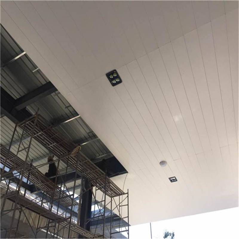 加油站网棚装修铝合金条板白色斜面条形铝扣板