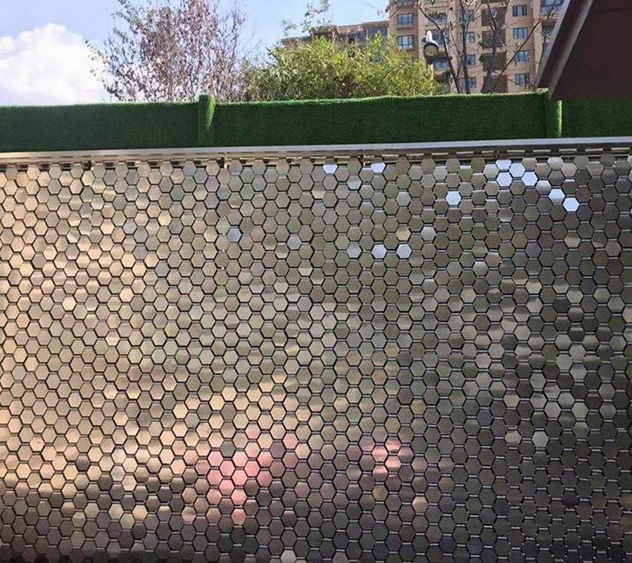 红色亮片不锈刚风动幕墙定制 彩色外墙装饰扣片风动片