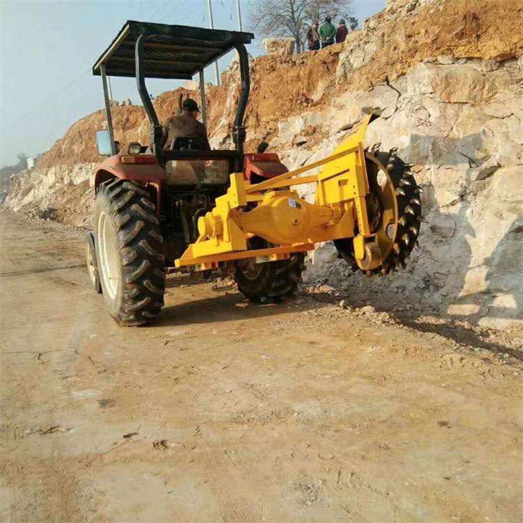 所开沟形沟直,壁陡,沟深和沟宽统一,人工和挖掘机无法开出此沟形.